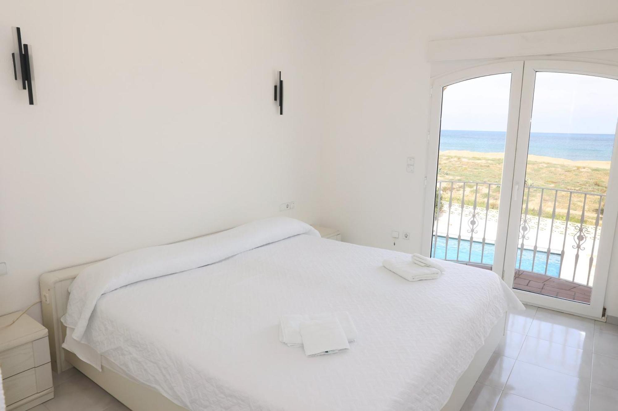 Chalet En La Playa Con Piscina Privada - Holavivienda Inmobiliaria دينايا المظهر الخارجي الصورة